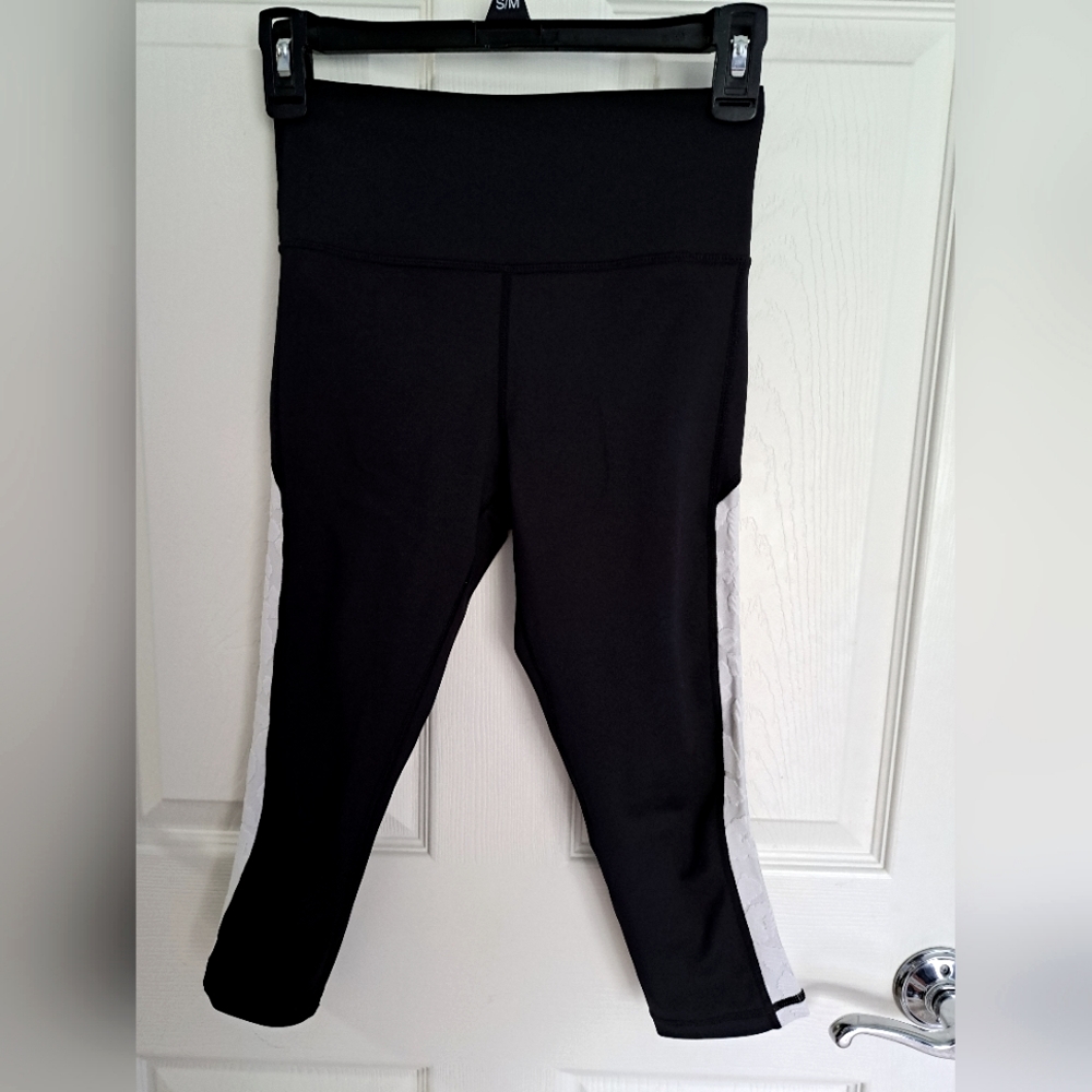 Zyia White Leopard Strip Light n Tight Crop Leggings 17"